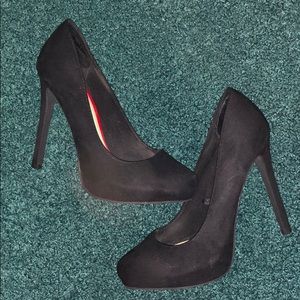 Black suede pumps, semi pointed tip
